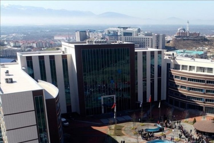 Depremzede &ouml;ğrenciye s&ouml;ylediği s&ouml;zle g&ouml;revinden uzaklaştırıldı