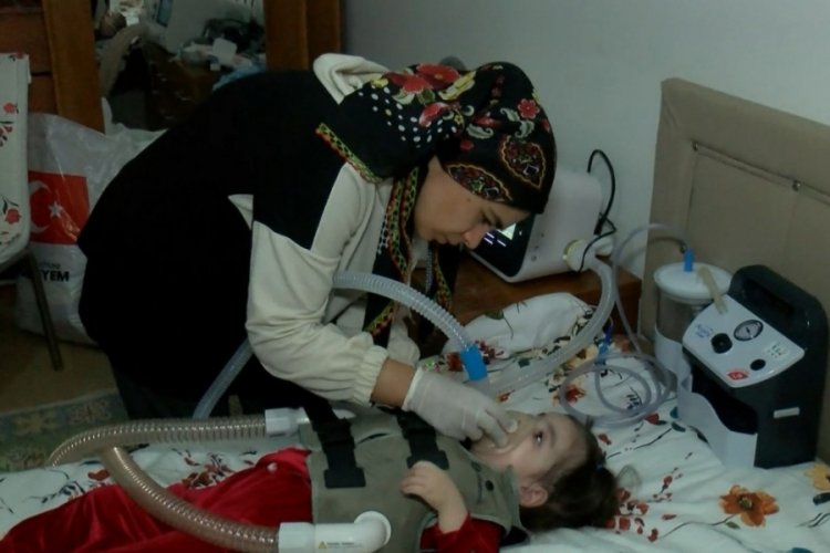 Depremzede aile SMA hastası kızları i&ccedil;in yardım bekliyor