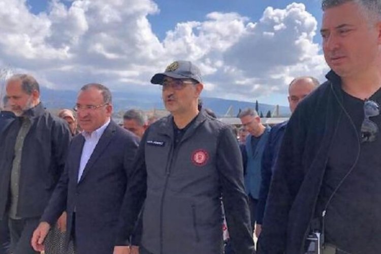 Bakan Bozdağ, İskenderun'da AFAD Kriz Merkezi'ne ziyarette bulundu