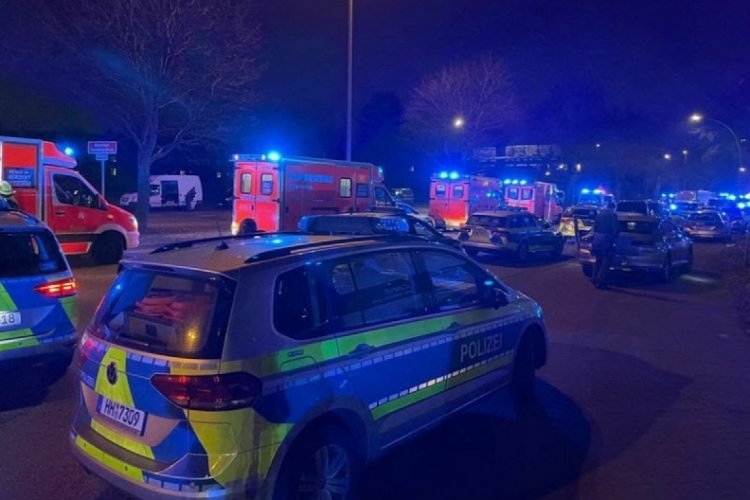 Almanya Hamburg'ta kilisiye silalhı saldırı: 7 &ouml;l&uuml;, 8 ağır yaralı