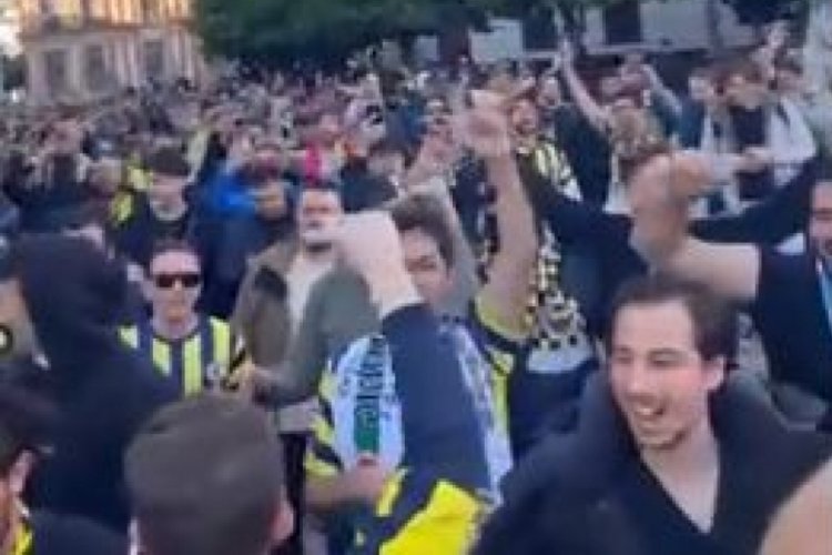 Fenerbah&ccedil;e taraftarından İspanya'da aynı slogan