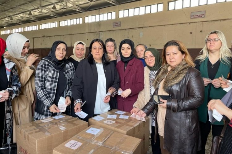 AK Parti Bursa il kadın kolları teşkilatlarından Hatay'a mutfak malzemesi