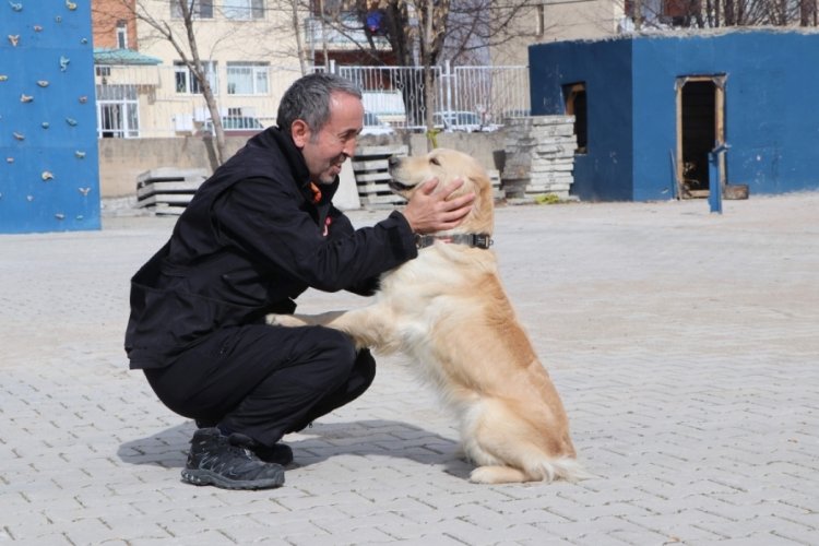 'Poyraz' ve 'K&ouml;p&uuml;k' depremlerde 8 kişinin kurtarılmasını sağladı