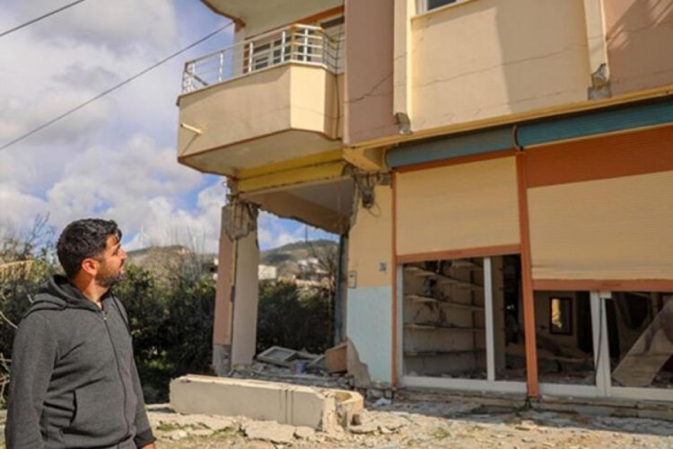 Evlilik i&ccedil;in hazırladığı evi depremde ağır hasar g&ouml;rd&uuml;!
