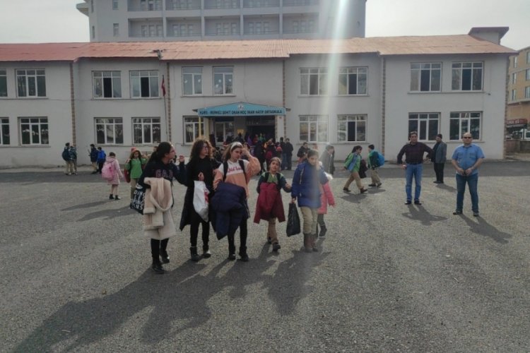 Kars'ta depreme dayanıksız ortaokulda son ders