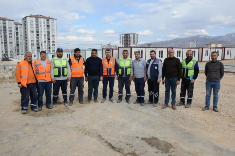 Oktay Yılmaz'dan deprem b&ouml;lgesine ziyaret