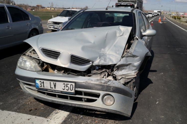 Aksaray'a giden depremzede aile kaza yaptı: 4 yaralı