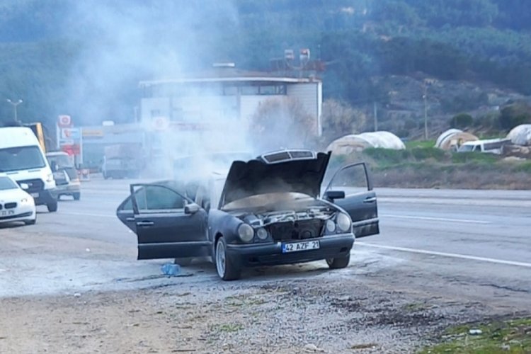 Denizli'de seyir halindeki otomobil kullanılamaz hale geldi