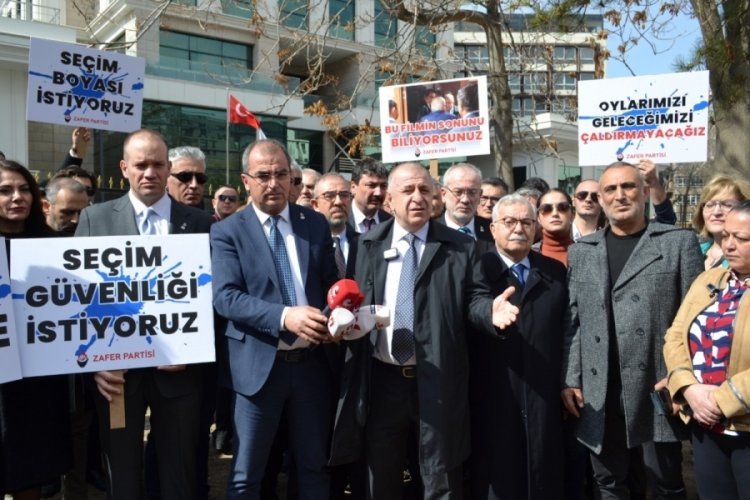 &Uuml;mit &Ouml;zdağ'dan 'mavi boya' a&ccedil;ıklaması