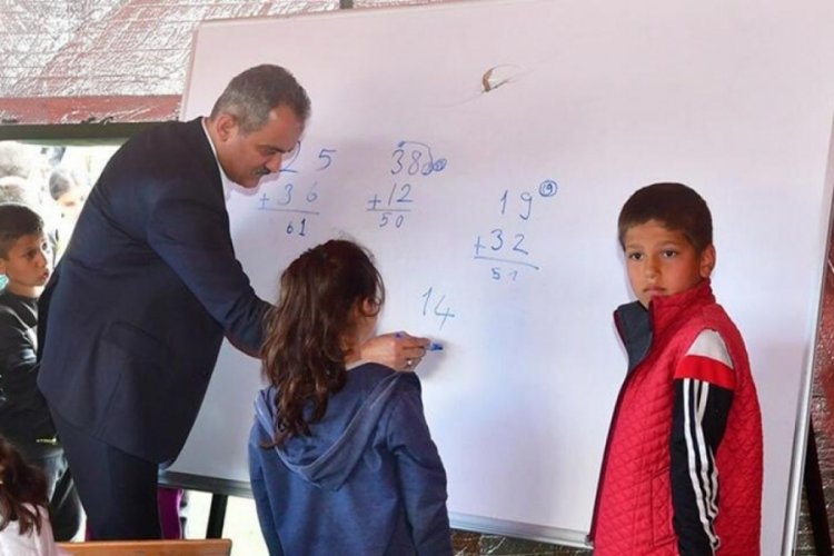 Bakan &Ouml;zer: Afet b&ouml;lgesinde 127 ilkokul, 168 ortaokul kurduk