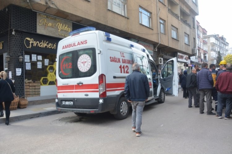 Ordu'da yolun karşısına ge&ccedil;meye &ccedil;alışan kıza otomobil &ccedil;arptı