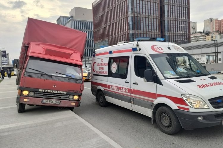 İstanbul'da direksiyon başında kalp krizi ge&ccedil;iren s&uuml;r&uuml;c&uuml; yaşamını yitirdi