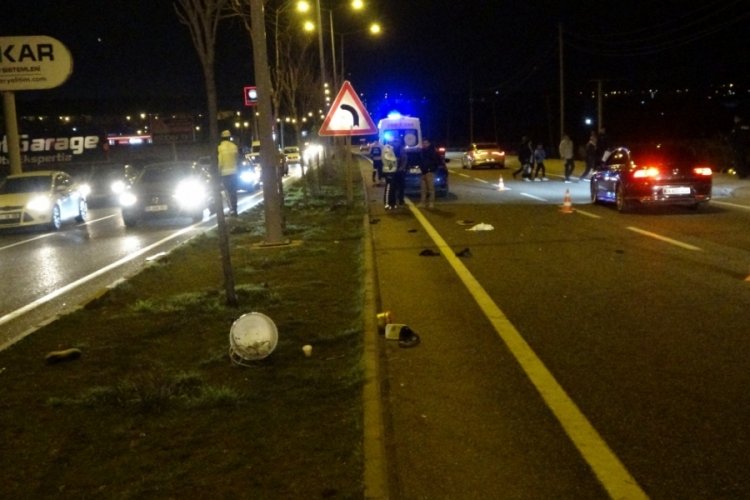 Diyarbakır'da Bursa plakalı otomobil yayalara &ccedil;arptı: 1 &ouml;l&uuml;, 1 yaralı
