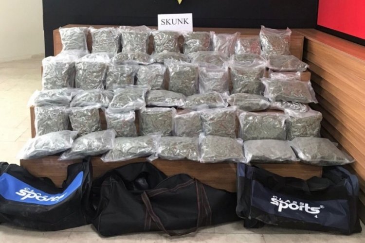 Şanlıurfa'da &ccedil;ekicide 25 kilo uyuşturucu ele ge&ccedil;irildi