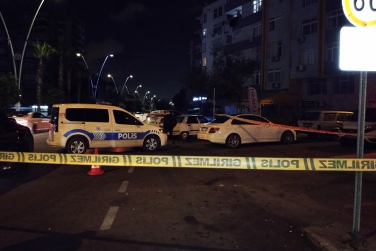 Adana'da gece kul&uuml;b&uuml;nde silahlar patladı: 5 yaralı