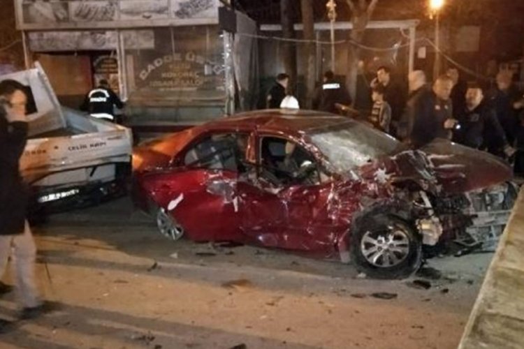 Afyonkarahisar kaza: 1 kişi &ouml;ld&uuml;, 4 kişi yaralandı