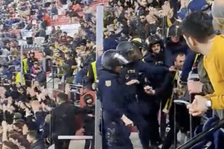 İspanyol basını Fenerbah&ccedil;e taraftarına saldıran polisleri eleştirdi