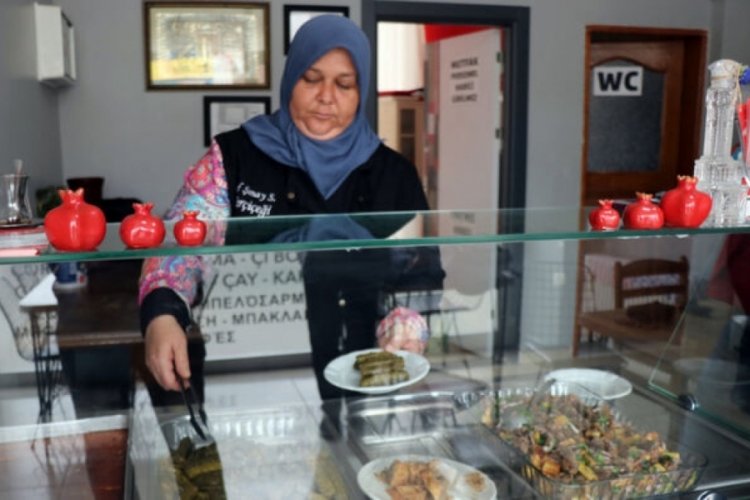 Edirne'den deprem b&ouml;lgesine gelip g&uuml;nde 2 bin kişilik yemek &ccedil;ıkardı