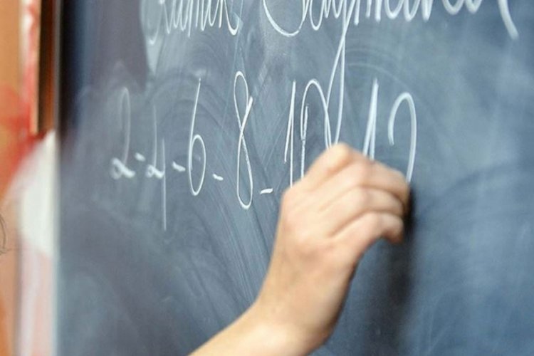 Bakan &Ouml;zer duyurdu! &Ouml;ğretmen tayinleri i&ccedil;in yeni karar