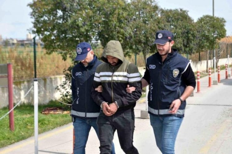 Adana'da g&ouml;&ccedil;men taşıyan kamyonet şof&ouml;r&uuml; kendini savundu: Allah rızası i&ccedil;in aldım