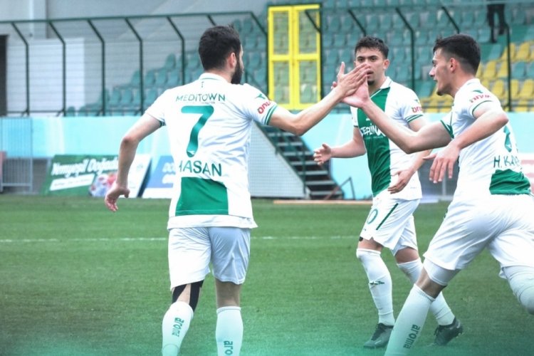 Bursaspor İstanbul deplasmanından 1 puanla d&ouml;n&uuml;yor