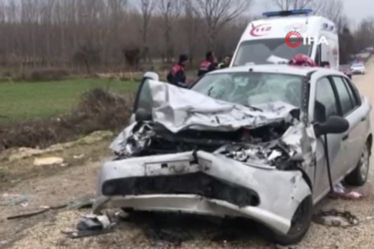 Kastamonu'da otomobiller &ccedil;arpıştı