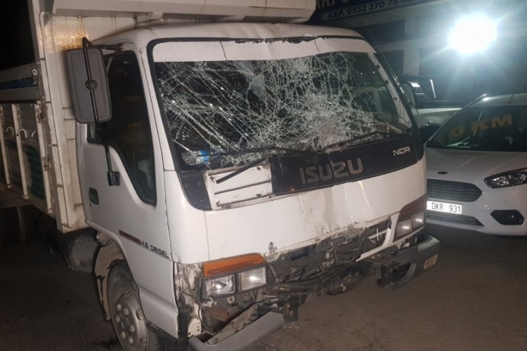 Samsun'da uyuyakalan s&uuml;r&uuml;c&uuml; direğe &ccedil;arptı