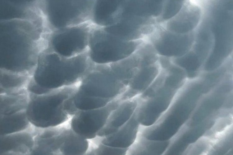 Bursa'da mammatus bulutları g&ouml;rsel ş&ouml;len oluşturdu