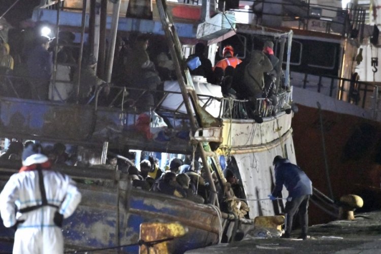 İtalya a&ccedil;ıklarında binden fazla g&ouml;&ccedil;men kurtarıldı