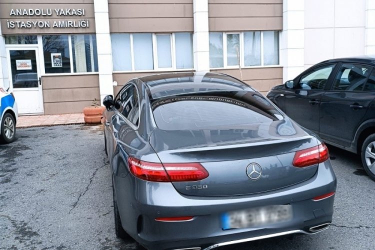 İstanbul'da kavşakta drift yapan ehliyetsiz s&uuml;r&uuml;c&uuml;ye ceza yağdı