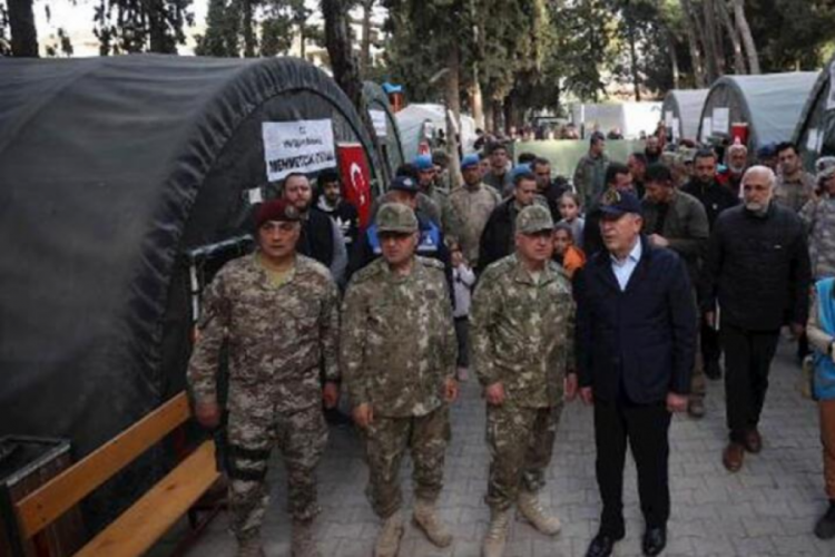 Bakan Akar: 85 milyon bir ve beraberiz