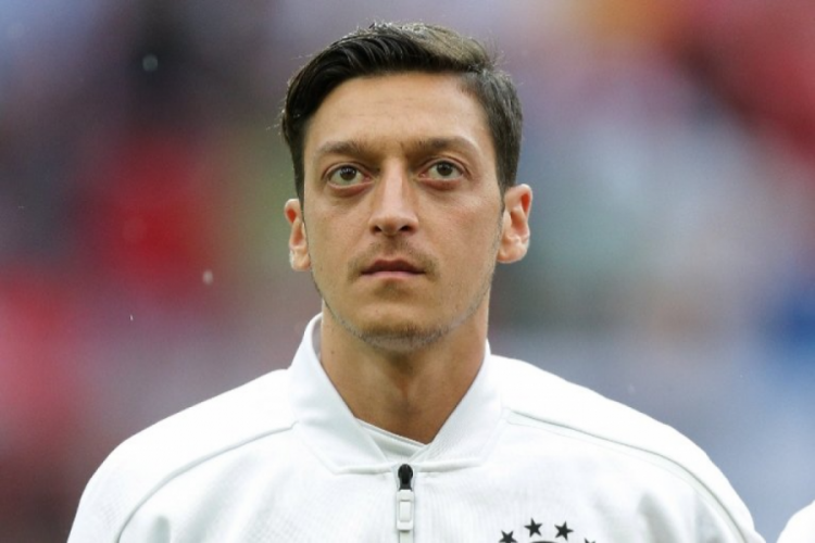 Mesut &Ouml;zil'in acı kaybı