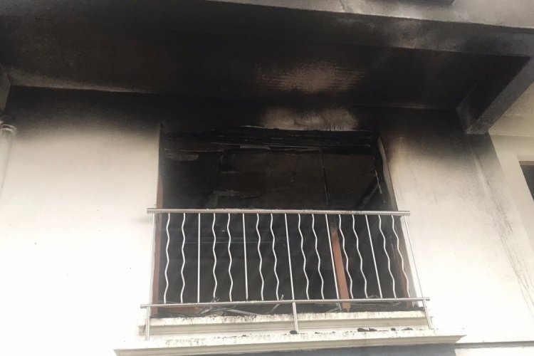 Ankara'da alkol&uuml;n etkisiyle yaktığı ev k&uuml;le d&ouml;nd&uuml;