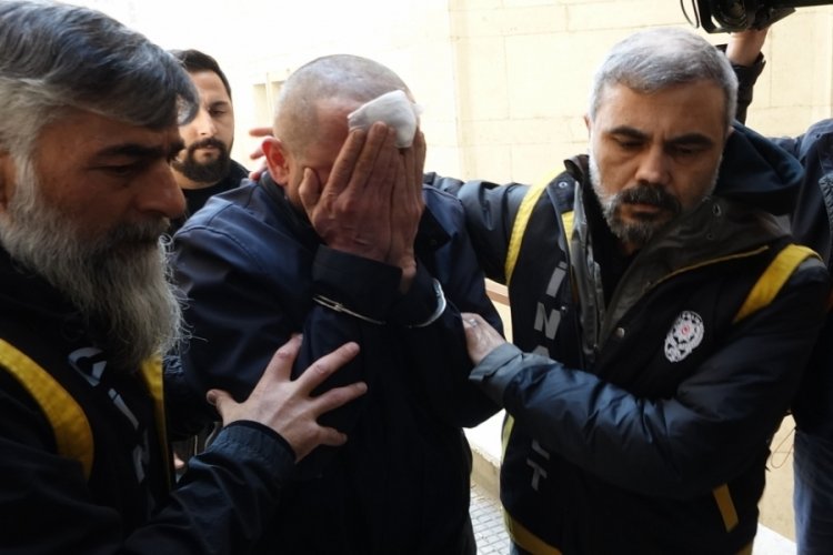 Bursa'da eşini &ouml;ld&uuml;ren sanık: Korkuyla eşimi bı&ccedil;akladım