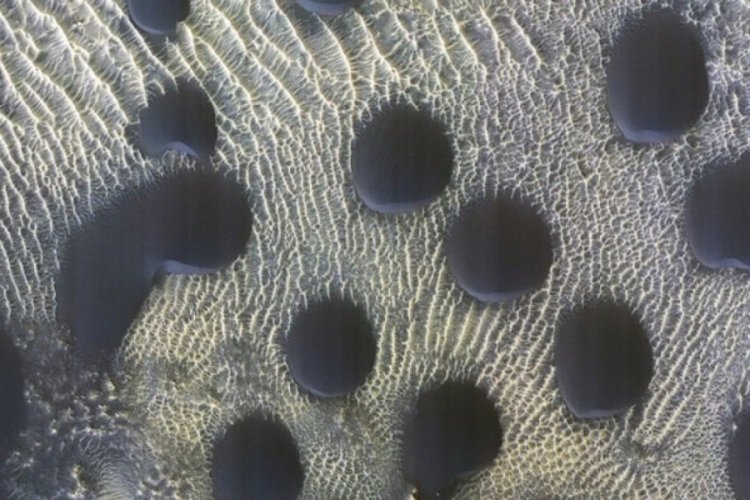 Mars'taki gizemli kum tepeleri g&ouml;r&uuml;nt&uuml;lendi