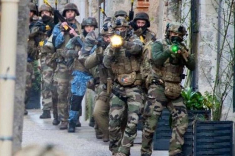 Fransa'da askeri tatbikat