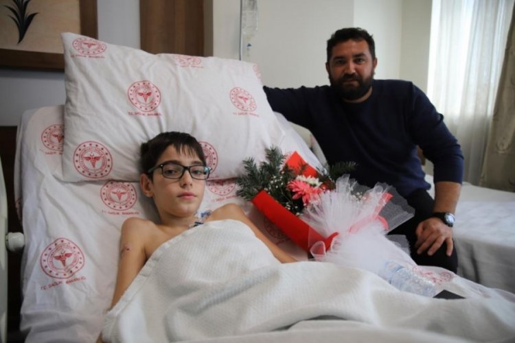 Gaziantep'te kendisini enkazdan kurtaran kahramanlarıyla buluştu