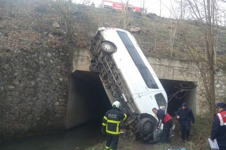 Bilecik'te minib&uuml;s dere yatağına u&ccedil;tu