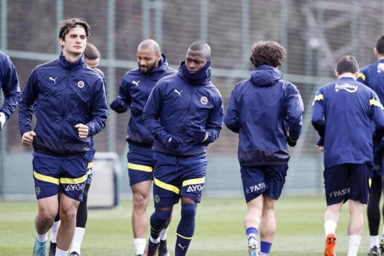 Fenerbah&ccedil;e, Sevilla ma&ccedil;ı hazırlıklarını s&uuml;rd&uuml;rd&uuml;