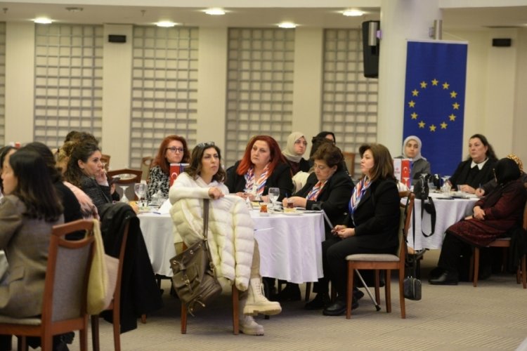 Bursa'da iş d&uuml;nyası ve STK temsilcileri, "Afet ve Kadın" panelinde buluştu