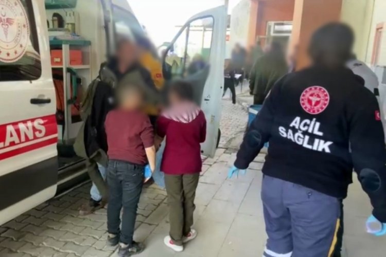 Hakkari'de gıda zehirlenmesi nedeniyle &ccedil;ok sayıda &ouml;ğrenci hastaneye kaldırıldı