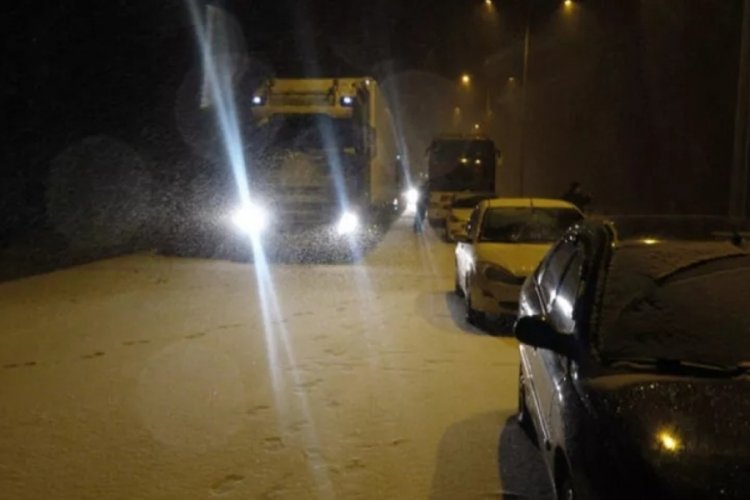 &Ccedil;orum'da yoğun kar yağışı ulaşımda zor anlar yaşattı