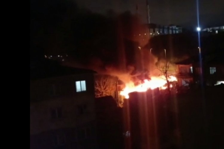 İstanbul K&uuml;&ccedil;&uuml;k&ccedil;ekmece'de geri d&ouml;n&uuml;ş&uuml;m deposu k&uuml;le d&ouml;nd&uuml;