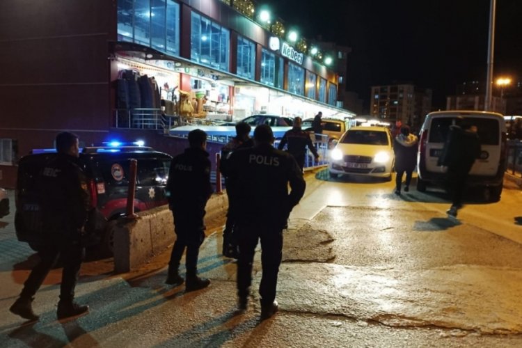 Kastamonu'da AVM'de &ccedil;ıkan kavgada kan aktı