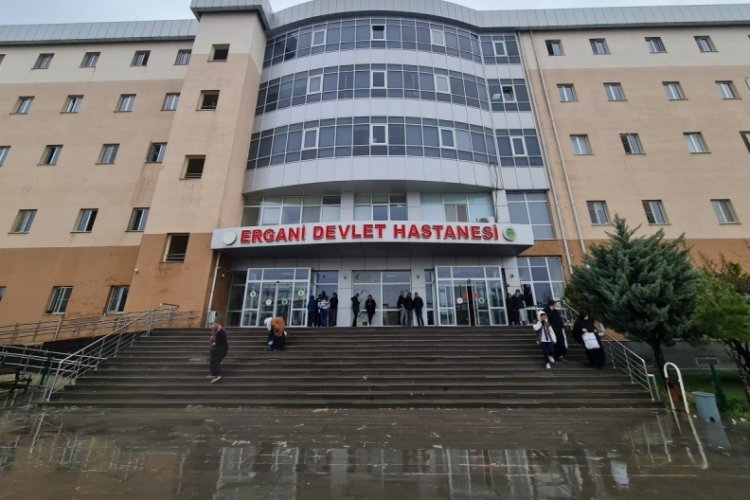 S&uuml;nnet i&ccedil;in hastaneye g&ouml;t&uuml;r&uuml;lm&uuml;şt&uuml;! Annesi ameliyathaneyi bastı...