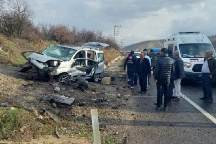 Malatya'da kontrolden &ccedil;ıkan ara&ccedil; bariyerlere &ccedil;arptı: 2 kişi hayatını kaybetti
