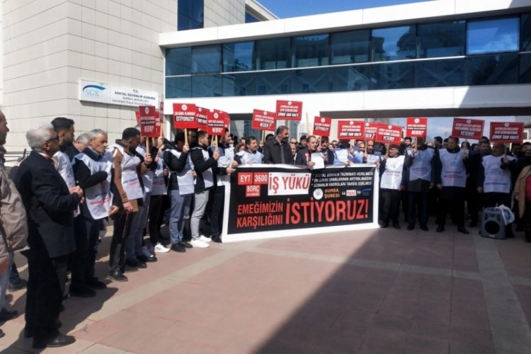 B&uuml;ro-Sen Bursa'dan 'Emeğimizin karşılığını istiyoruz' eylemi