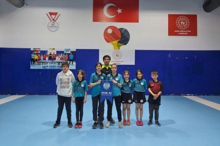 Kayserili sporcular masa tenisinde başarı elde ediyor