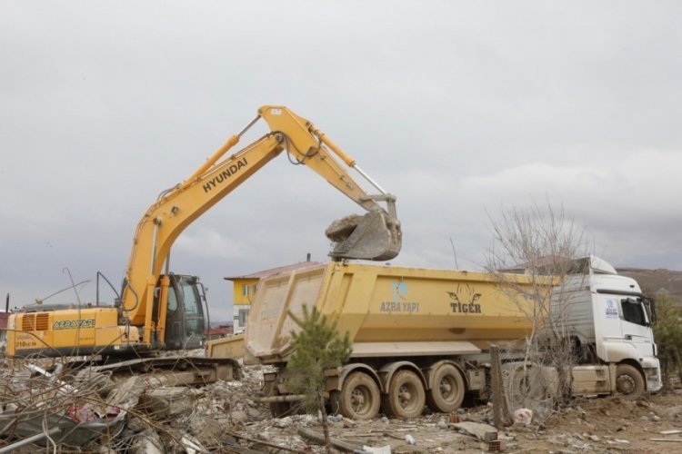 Kahramanmaraş Afşin'de enkaz kaldırma &ccedil;alışmaları s&uuml;r&uuml;yor