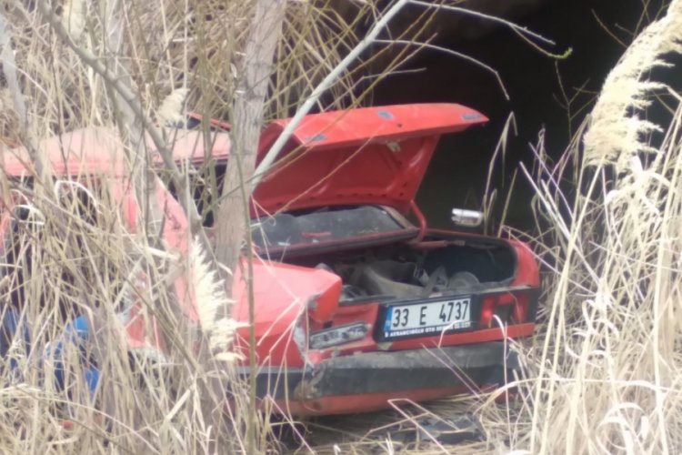 Kilis'te otomobil su kanalına d&uuml;şt&uuml;: 3 yaralı